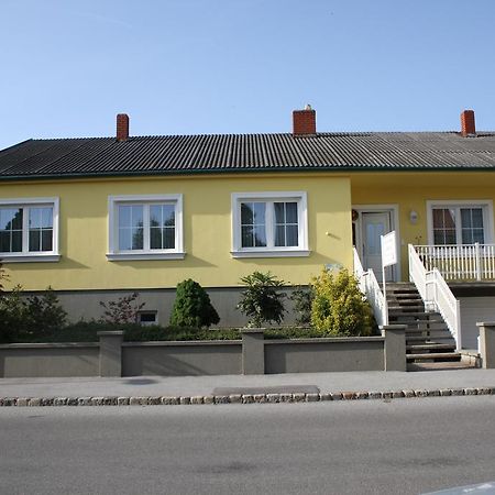 Gaestehaus Zum See Illmitz Exterior photo